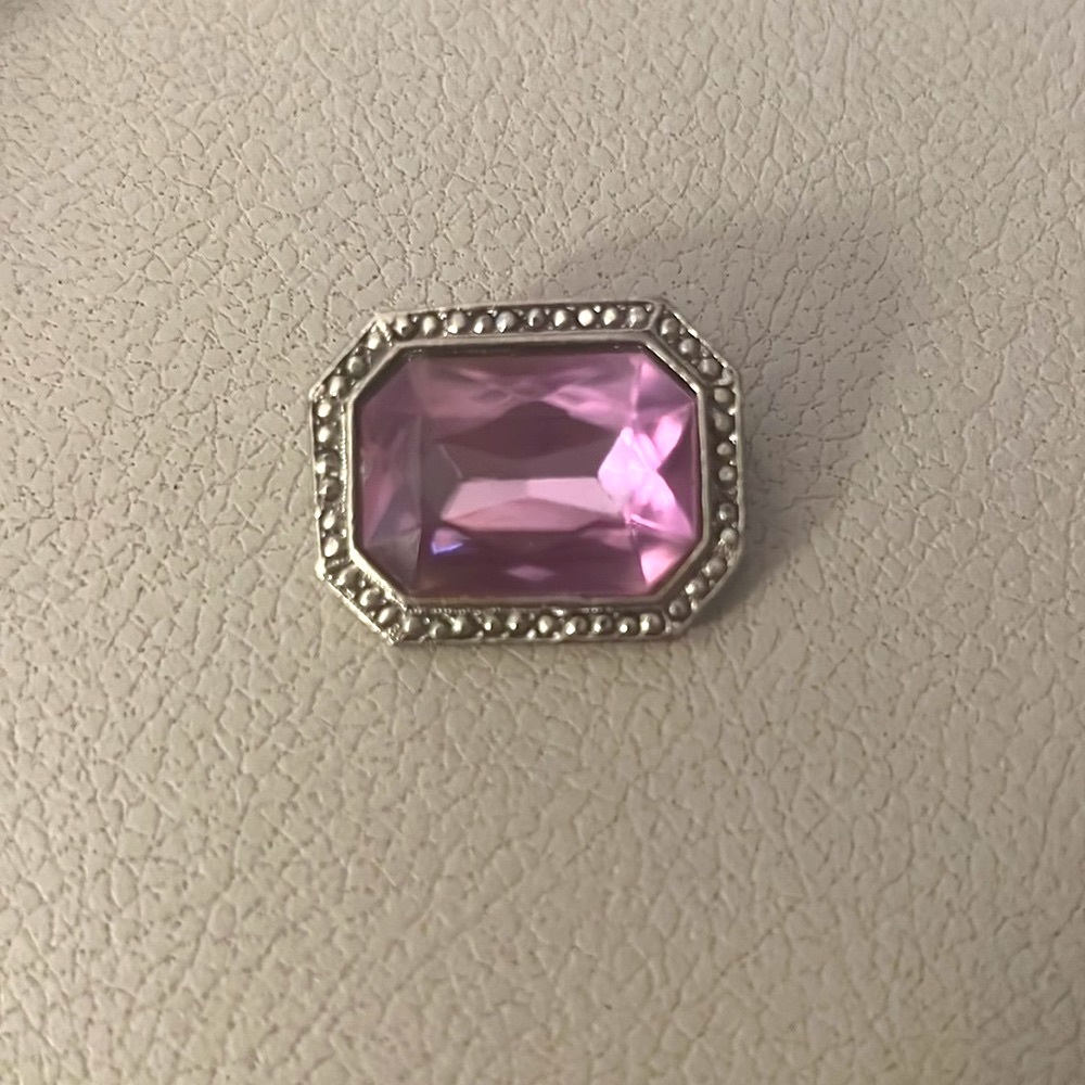 Sparkling accent pin